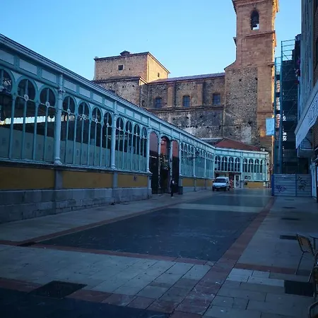 Al Lado De La Catedral * Oviedo