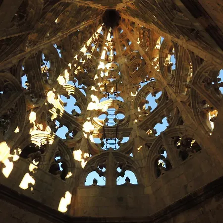 Al Lado De La Catedral Oviedo